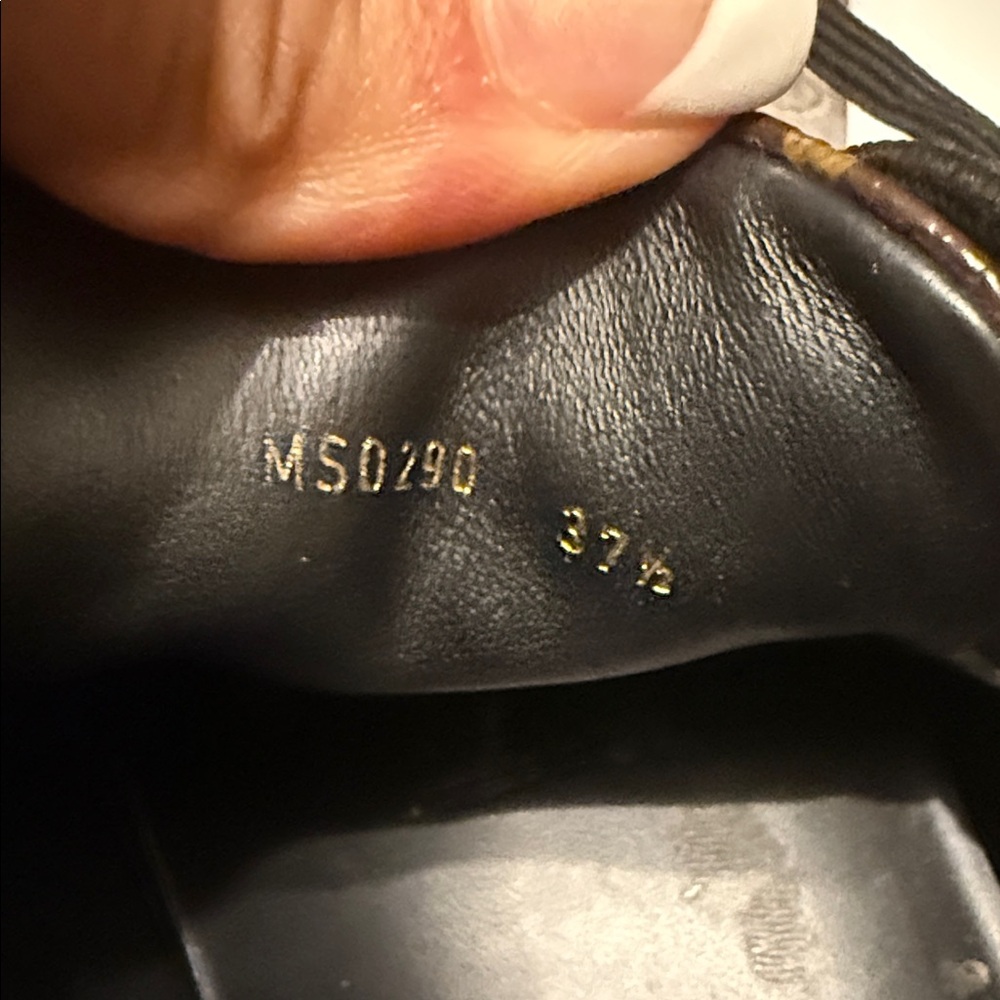 Louis Vuitton Monogram Frontrow Sneakers - Picture 11 of 14